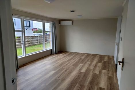 Photo of property in 2/222 Edmonton Road, Te Atatu South, Auckland, 0610