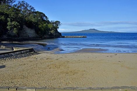 Photo of property in 2/18 Parr Terrace, Castor Bay, Auckland, 0620