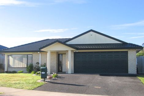 Photo of property in 15 Nephin Place, East Tamaki Heights, Auckland, 2016