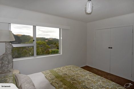 Photo of property in 7a Cheyne Walk, Newlands, Wellington, 6037