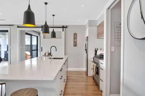 Photo of property in 9 Kauri Grove Drive, Kumeu, 0810