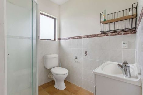 Photo of property in 2 Pistachio Place, Goodwood Heights, Auckland, 2105