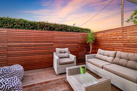 Photo of property in 1/53 Verran Road, Birkenhead, Auckland, 0626