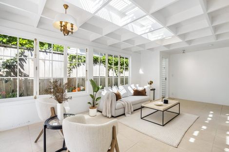 Photo of property in 2/40a Norwood Road, Bayswater, Auckland, 0622