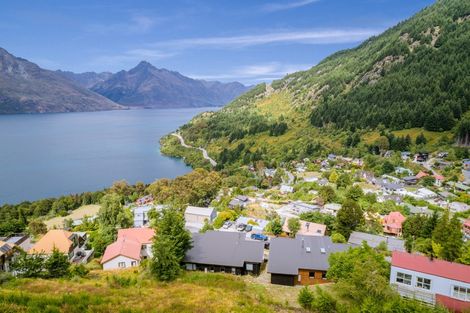 Photo of property in 15a Mackinnon Terrace, Sunshine Bay, Queenstown, 9300