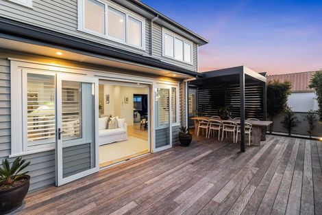 Photo of property in 27 St Michaels Avenue, Point Chevalier, Auckland, 1022