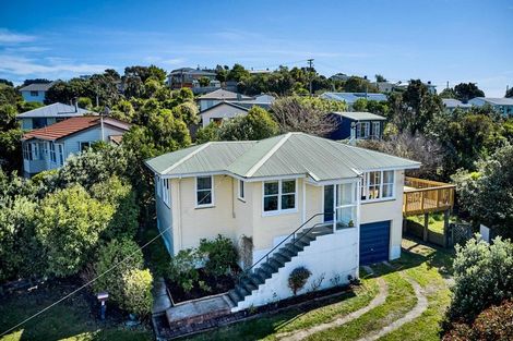 Photo of property in 10 Hiwi Crescent, Titahi Bay, Porirua, 5022