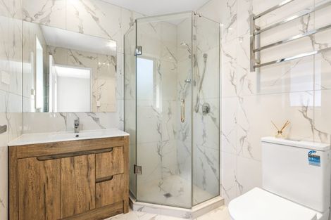 Photo of property in 423 Glenfield Road, Glenfield, Auckland, 0629