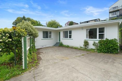 Photo of property in 39 Vista Crescent, Maoribank, Upper Hutt, 5018