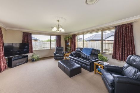 Photo of property in 11 Brookside Close, Highbury, Palmerston North, 4412