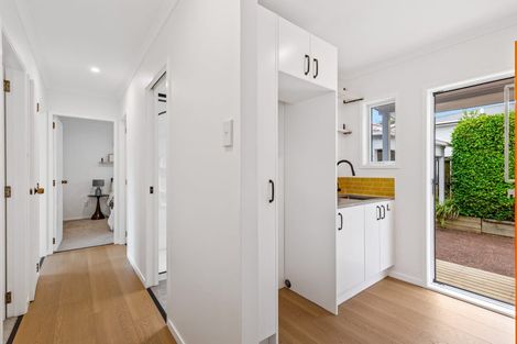 Photo of property in 1/32 Neil Avenue, Te Atatu Peninsula, Auckland, 0610