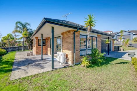 Photo of property in 19 Black Teal Close, Unsworth Heights, Auckland, 0632