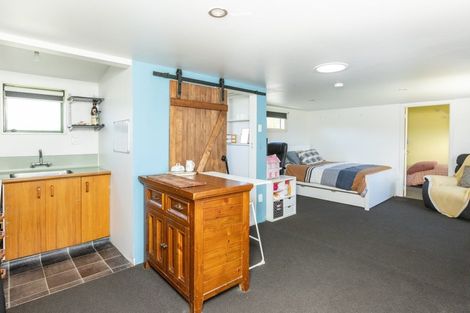 Photo of property in 30 Beach Road, Haumoana, 4102