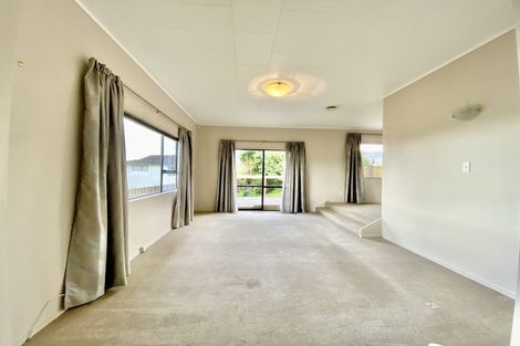 Photo of property in 12 Melia Grove, Goodwood Heights, Auckland, 2105