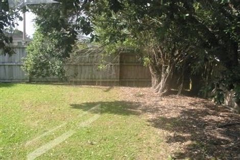 Photo of property in 1/66 Pupuke Road, Hillcrest, Auckland, 0627