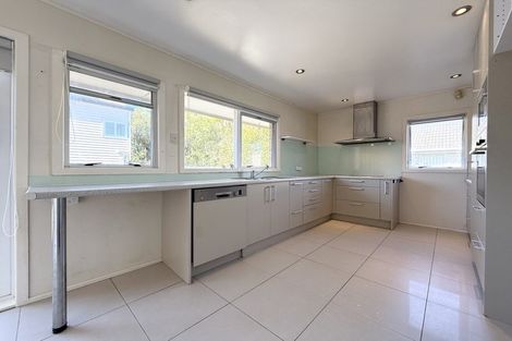 Photo of property in 1 Sunnynook Road, Forrest Hill, Auckland, 0620