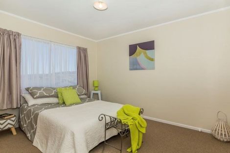 Photo of property in 9a Chetwode Grove, Newlands, Wellington, 6037