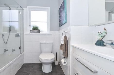 Photo of property in 4 Knox Road, Swanson, Auckland, 0612