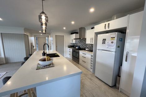 Photo of property in 89 Johnstone Drive, Fitzherbert, Palmerston North, 4410