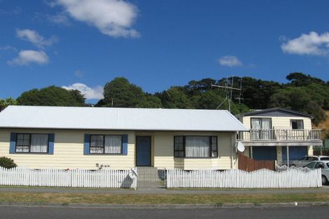 Photo of property in 2 Moonstone Grove, Birchville, Upper Hutt, 5018