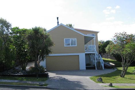 Photo of property in 6 Palliser Lane, Browns Bay, Auckland, 0630