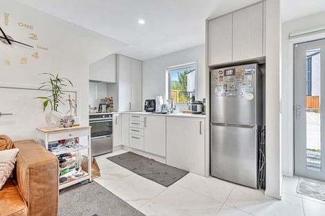 Photo of property in 2/24 Kelwyn Road, Kelston, Auckland, 0602