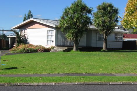 Photo of property in 147 Edgewater Drive, Pakuranga, Auckland, 2010