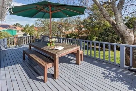 Photo of property in 5 Photinia Place, Botany Downs, Auckland, 2010