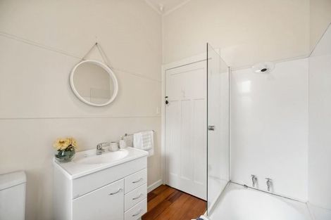 Photo of property in 1/28 Ngataringa Road, Devonport, Auckland, 0624