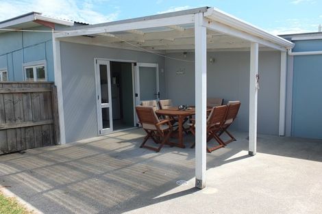 Photo of property in 13 Barber Street, Foxton Beach, Foxton, 4815