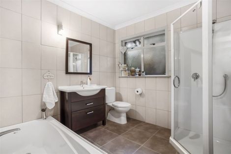 Photo of property in 12 Oakdale Road, Mount Roskill, Auckland, 1041