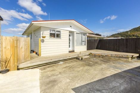 Photo of property in 50b Hartford Crescent, Totara Park, Upper Hutt, 5018