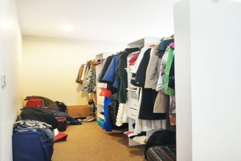 Photo of property in 8 Lakeridge Close, Northcross, Auckland, 0632