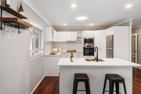 Photo of property in 30 Norman Close, The Gardens, Auckland, 2105