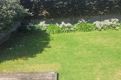 Photo of property in 11 Woodside Avenue, Northcote, Auckland, 0627