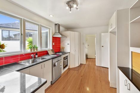 Photo of property in 16 Penruddocke Road, Half Moon Bay, Auckland, 2012