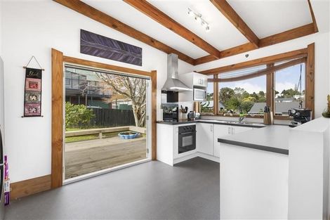 Photo of property in 2 Bowers Road, Glen Eden, Auckland, 0602