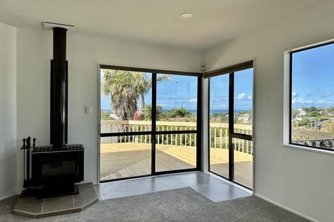 Photo of property in 2/45 Deep Creek Road, Waiake, Auckland, 0630