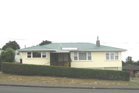 Photo of property in 1/28 Kaipatiki Road, Glenfield, Auckland, 0629