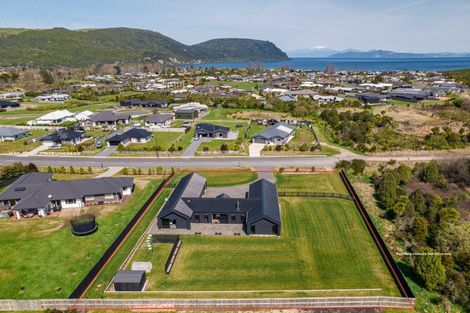 Photo of property in 12 Kahikatea Drive, Kinloch, Taupo, 3377