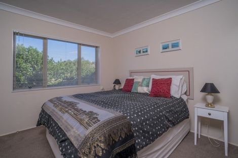 Photo of property in 21 Chieftain Rise, Goodwood Heights, Auckland, 2105