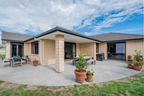 Photo of property in 145 Field Way, Waikanae Beach, Waikanae, 5036