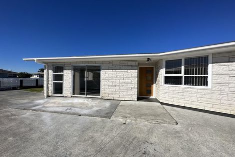 Photo of property in 4 Convair Crescent, Mangere, Auckland, 2022