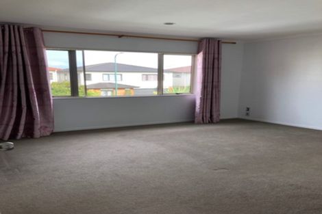 Photo of property in 25 Maypark Crescent, Flat Bush, Auckland, 2016