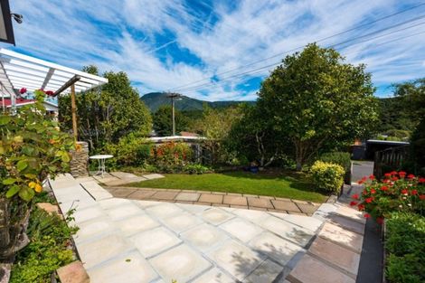 Photo of property in 81 Milton Terrace, Picton, 7220