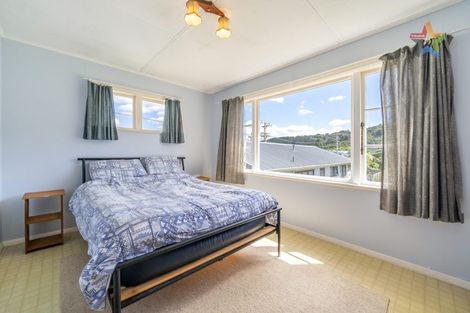 Photo of property in 72 Glen Road, Stokes Valley, Lower Hutt, 5019