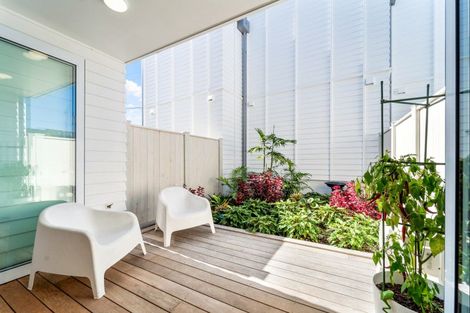 Photo of property in 6 Titoki Close, Matakana, Warkworth, 0985