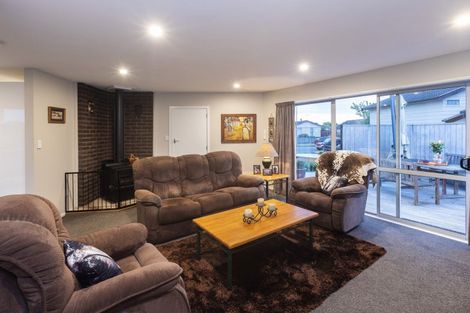 Photo of property in 28 Denniston Crescent, Redwood, Christchurch, 8051