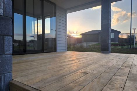 Photo of property in 2 Paapaka Way, Waiuku, 2123