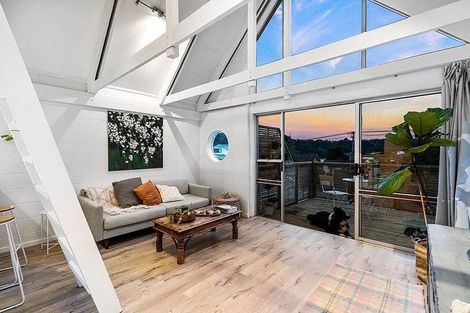 Photo of property in 1/7 Beach Haven Road, Beach Haven, Auckland, 0626